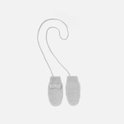 Dívka palčáky s vroubkovým vzorem