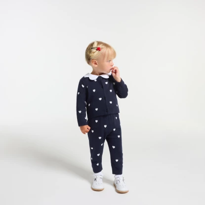 Holčička pletené srdíčkový kalhoty