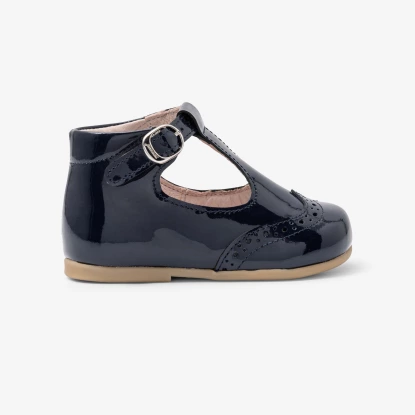 Holčička první kroky t-bars boty